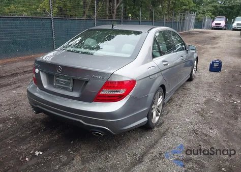 2012 Mercedes-Benz C 300 Luxury 4Matic/Sport 4Matic из США, поврежденный, VIN WDDGF8BBXCR234727